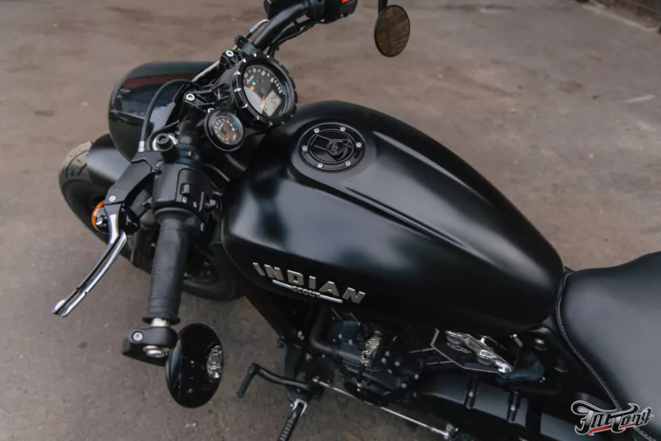 Окрасили детали мотоцикла Indian Scout в черный матовый цвет